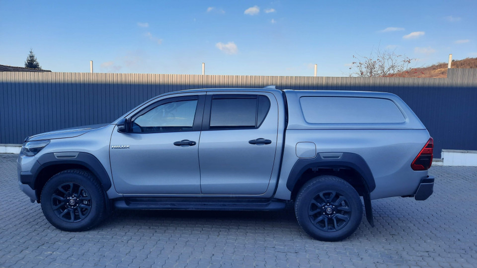 Canopy installed on Toyota Hilux 2019
