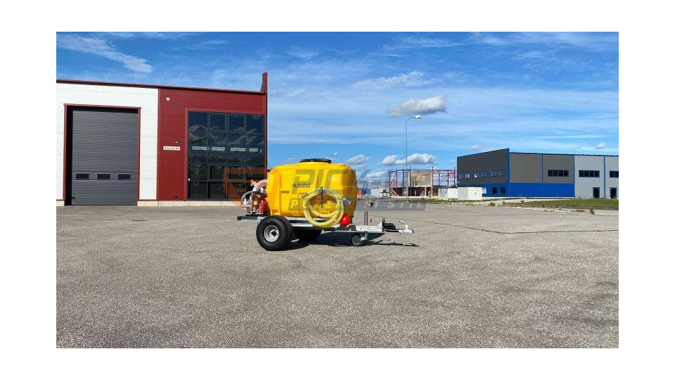 IRRIGATION WATER TANK SYSTEM WITH TRAILER