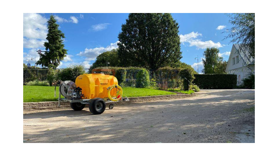 IRRIGATION WATER TANK SYSTEM WITH TRAILER