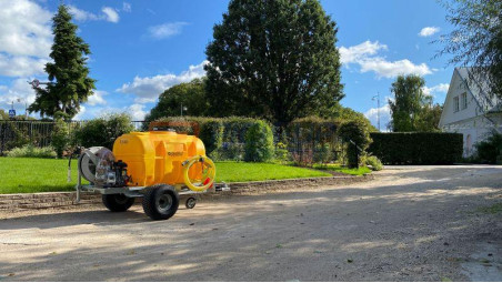 IRRIGATION WATER TANK SYSTEM WITH TRAILER