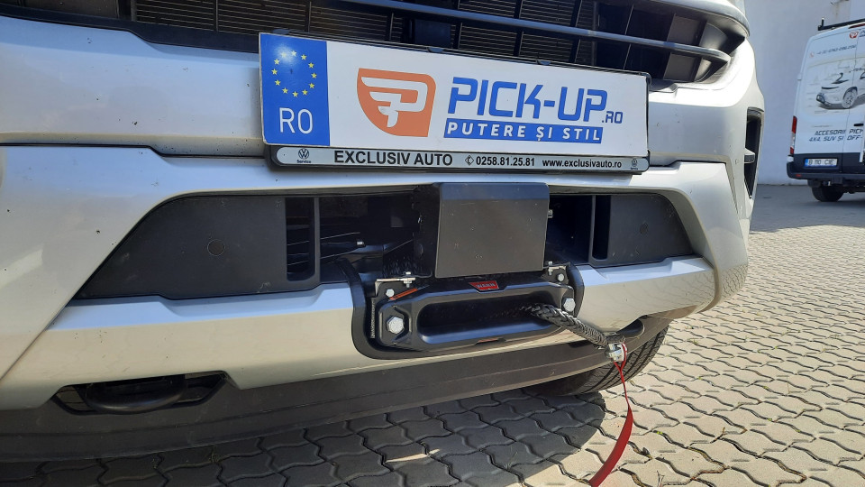 Montage Ladeflächenauskleidung, Ladeflächen-Rollo, Seitenschweller und Kupplung remorcare auf VW Amaork 2023