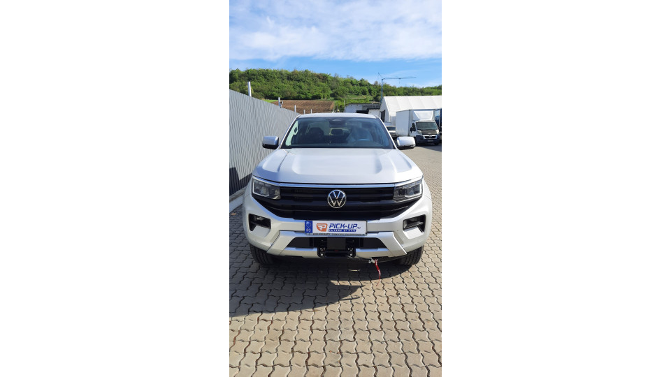 Montage Ladeflächenauskleidung, Ladeflächen-Rollo, Seitenschweller und Kupplung remorcare auf VW Amaork 2023