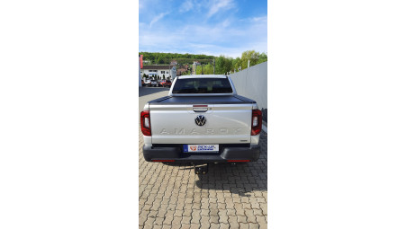 Montage Ladeflächenauskleidung, Ladeflächen-Rollo, Seitenschweller und Kupplung remorcare auf VW Amaork 2023