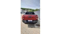 Motorháztető, bukócső és bukócső felszerelése a Toyota Hilux GR Sport 2023-ra 2