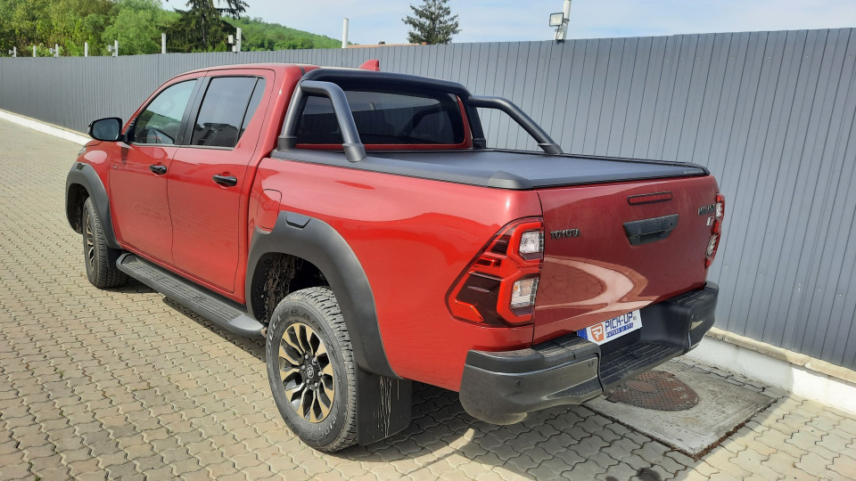 Montage Ladeflächenauskleidung, Rollo und Überrollbügel auf Toyota Hilux GR Sport 2023