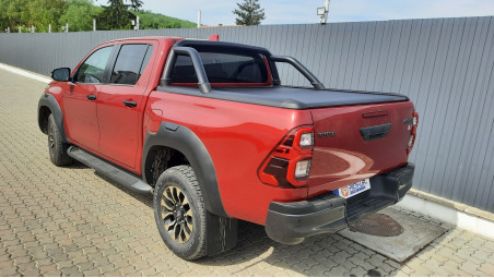 Montage Ladeflächenauskleidung, Rollo und Überrollbügel auf Toyota Hilux GR Sport 2023