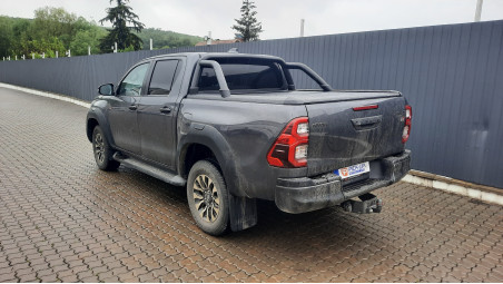 Montage Laderaum-Rollo und Überrollbügel auf Toyota Hilux 2023