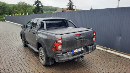 Montage Laderaum-Rollo und Überrollbügel auf Toyota Hilux 2023