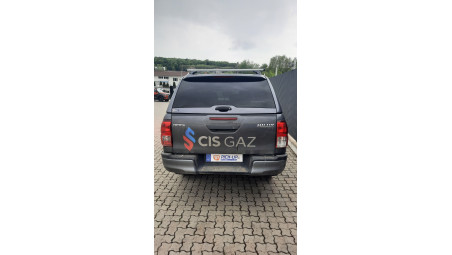 Canopy installed on Toyota Hilux 2023