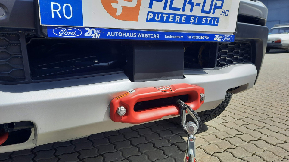 Csörlőtartó, csörlőtartó, haspáncél, reflektorok a 2023-as Ford Ranger Raptoron