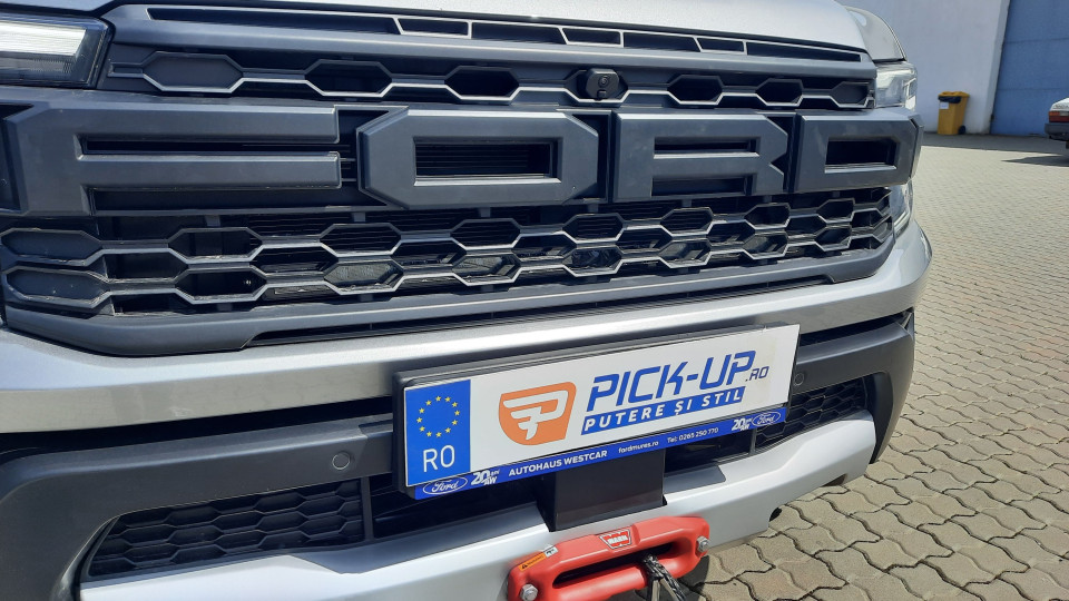 Csörlőtartó, csörlőtartó, haspáncél, reflektorok a 2023-as Ford Ranger Raptoron