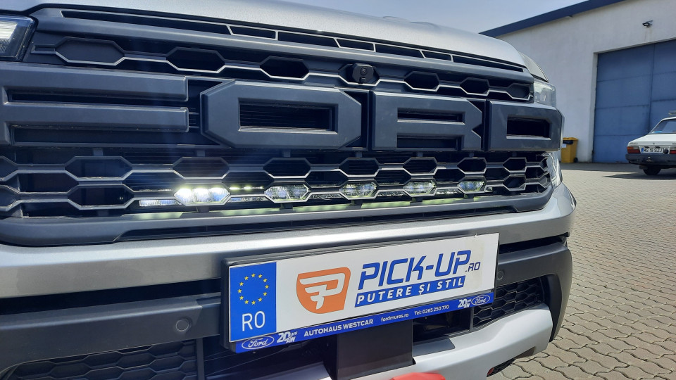 Csörlőtartó, csörlőtartó, haspáncél, reflektorok a 2023-as Ford Ranger Raptoron