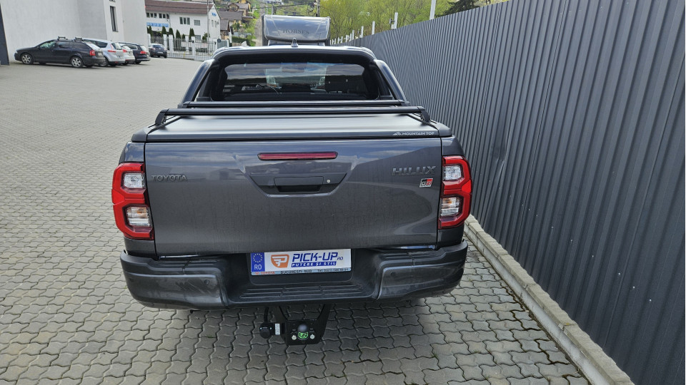 Montare capitonaj bena, rulou, rollbar, bare transversale, defl. geam pe Toyota Hilux GR Sport