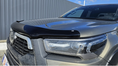 Lökhárító párnázás, lökhárító élvédelem és motorháztető terelő beszerelése a Toyota Hilux 2023-ra