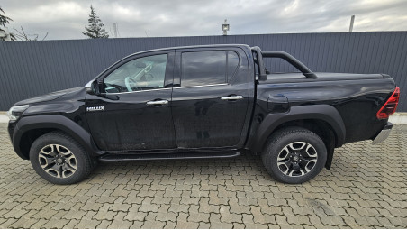 Lökhárítóplatóbélés, lökhárítógörgő, bukórúd, oldalküszöb, sárvédő felszerelése Toyota Hilux 2023-ra