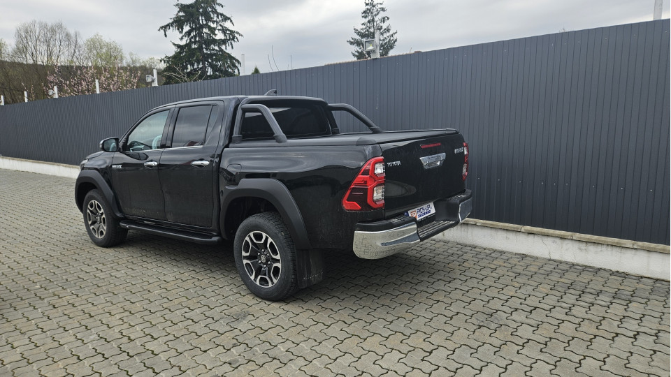 Lökhárítóplatóbélés, lökhárítógörgő, bukórúd, oldalküszöb, sárvédő felszerelése Toyota Hilux 2023-ra