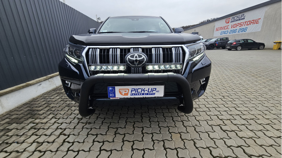 Montage Frontschutzbügel und Scheinwerfer auf Toyota L15 (150) Land Cruiser 2023