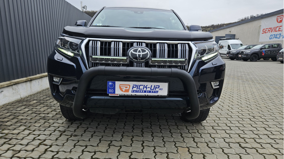 Montage Frontschutzbügel und Scheinwerfer auf Toyota L15 (150) Land Cruiser 2023