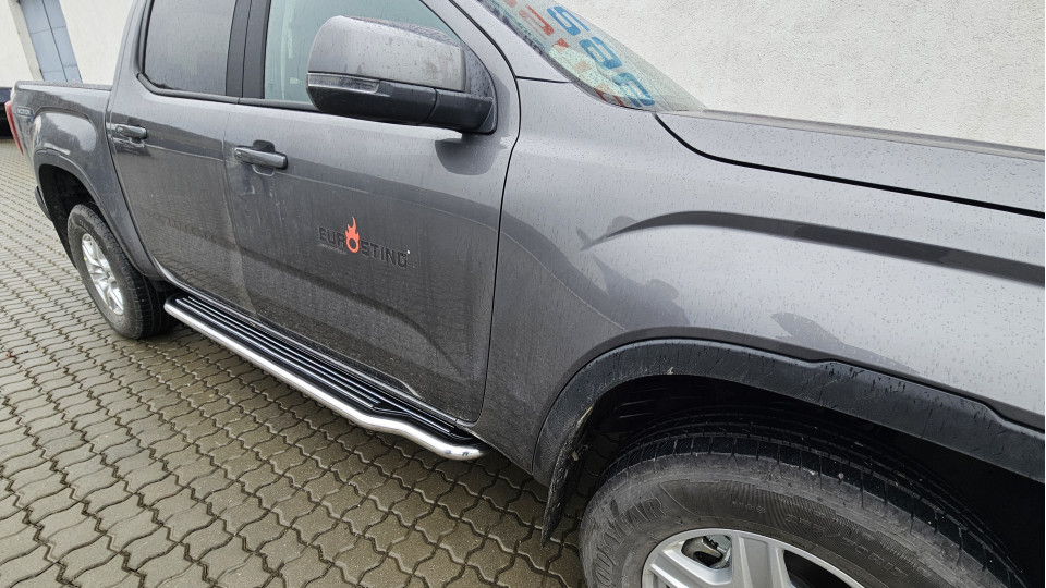 Montage Ladeflächenauskleidung, Ladeflächen-Rollo und Seitenschweller auf Volkswagen Amarok 2023