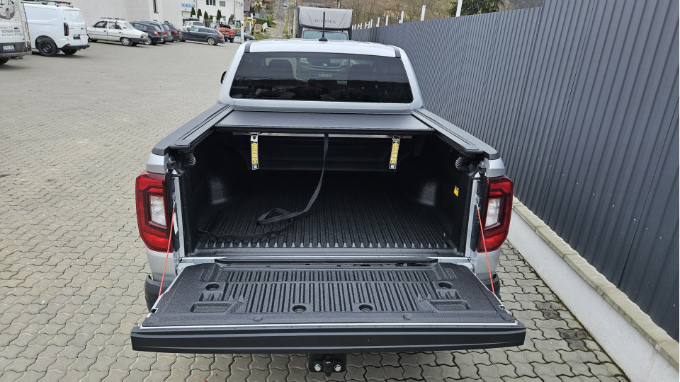 Montage Ladeflächen-Rollo und Seitenschweller auf Vollkswagen Amarok 2023
