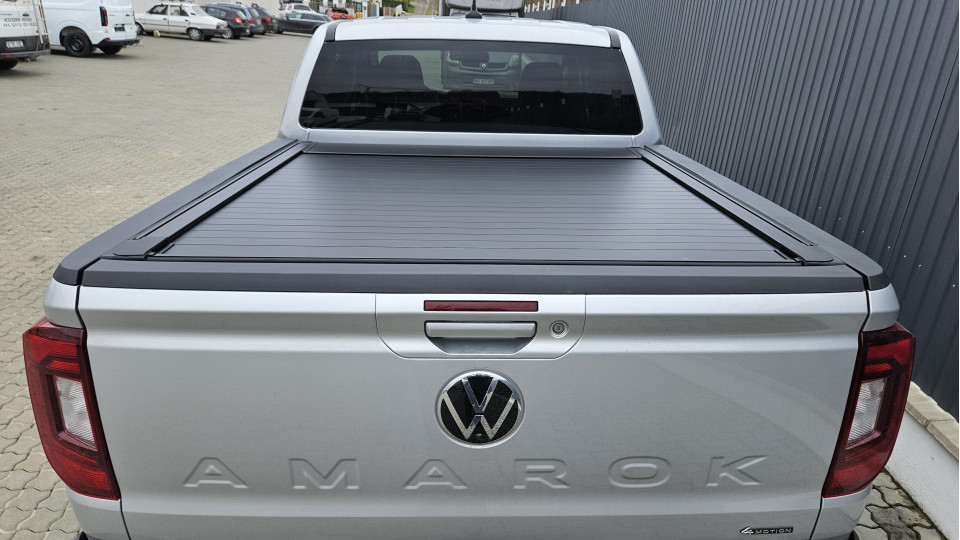A bukócső és az oldalküszöb felszerelése a Volkswagen Amarok 2023-ra