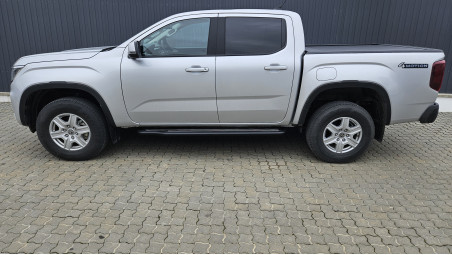 A bukócső és az oldalküszöb felszerelése a Volkswagen Amarok 2023-ra