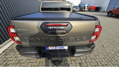 Montage Laderaum-Rollo auf Toyota Hilux 2021