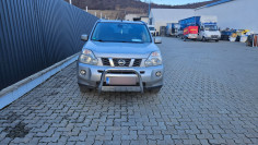 Nyomórúd és motorhaspáncél felszerelése a Nissan X-Trail 2008-ra