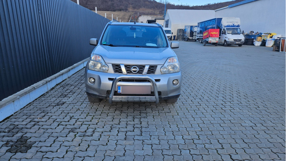 Montage Frontschutzbügel und Motorschutzplatte auf Nissan X-Trail 2008