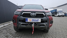 Burkolat típusú plató fedő, csörlő és csörlőtartó, motorhaspáncél beszerelése a Toyota Hilux 2023-ra 2