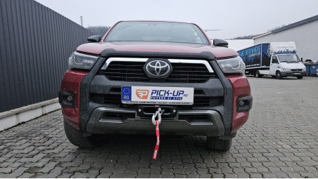 Burkolat típusú plató fedő, csörlő és csörlőtartó, motorhaspáncél beszerelése a Toyota Hilux 2023-ra