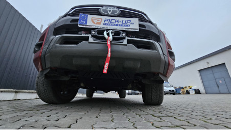 Burkolat típusú plató fedő, csörlő és csörlőtartó, motorhaspáncél beszerelése a Toyota Hilux 2023-ra