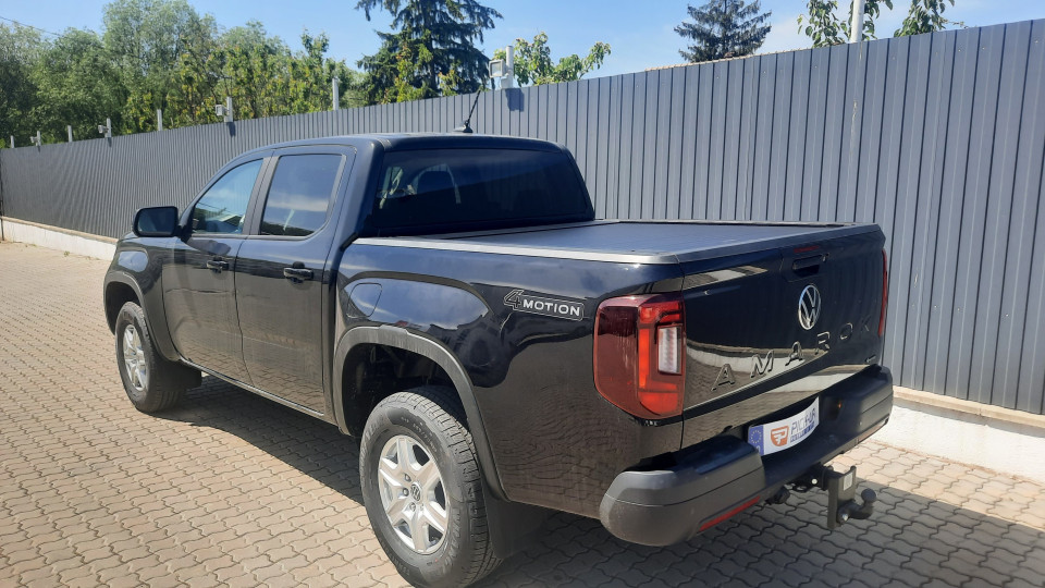 Bed liner, roll cover installed on Volkswagen Amarok 2023