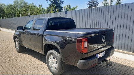 Montage Laderaumauskleidung und Rollo auf Volkswagen Amarok 2023