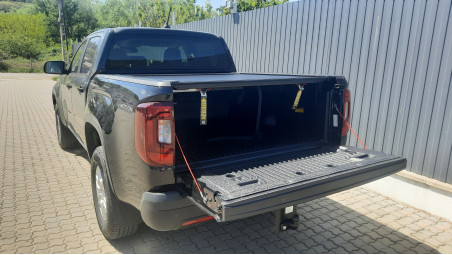 Montage Laderaumauskleidung und Rollo auf Volkswagen Amarok 2023
