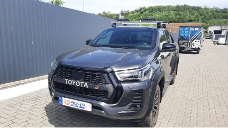 Montage Set Querträger, Scheinwerfer auf Toyota Hilux 2023