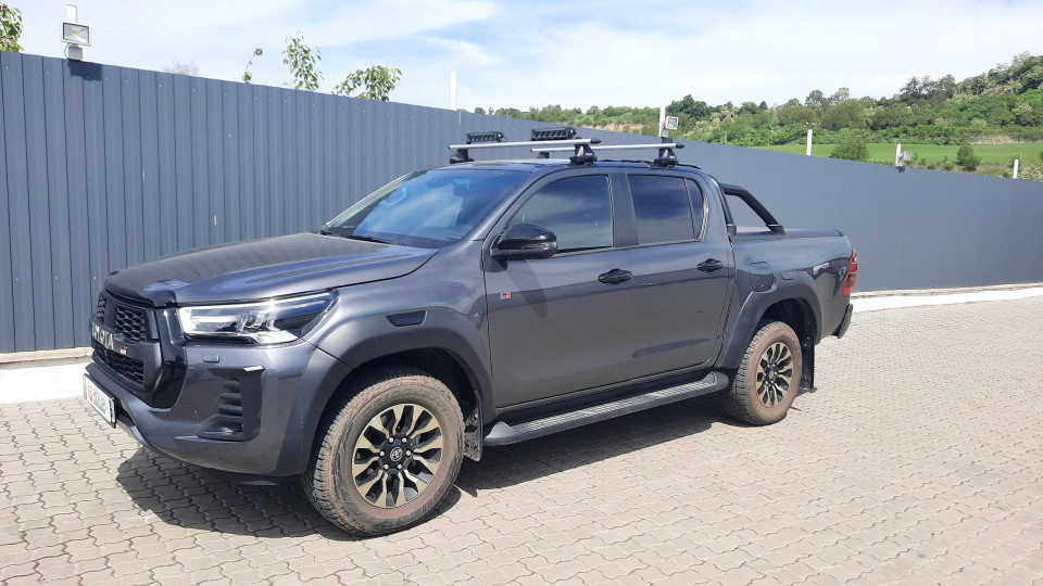 Montage Set Querträger, Scheinwerfer auf Toyota Hilux 2023