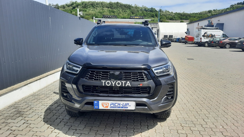 Montage Set Querträger, Scheinwerfer auf Toyota Hilux 2023