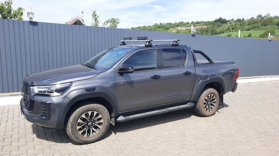 Montage Set Querträger, Scheinwerfer auf Toyota Hilux 2023
