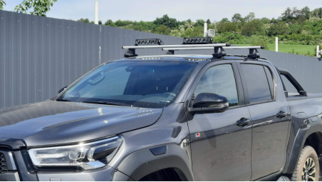 Montage Set Querträger, Scheinwerfer auf Toyota Hilux 2023