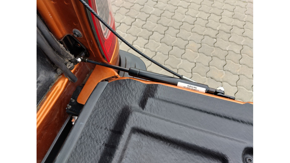 Montage Fensterabweiser, Motorhaube und Assistenz Bordwand auf Ford Ranger Wildtrak 2018