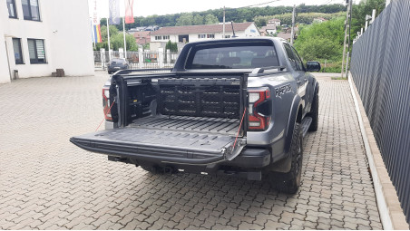 A lökhárító-leválasztó felszerelése a 2023-as Ford Ranger Raptorra