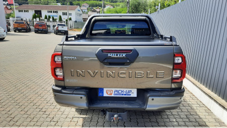 Montage Laderaum-Rollo und Überrollbügel auf Toyota Hilux 2023