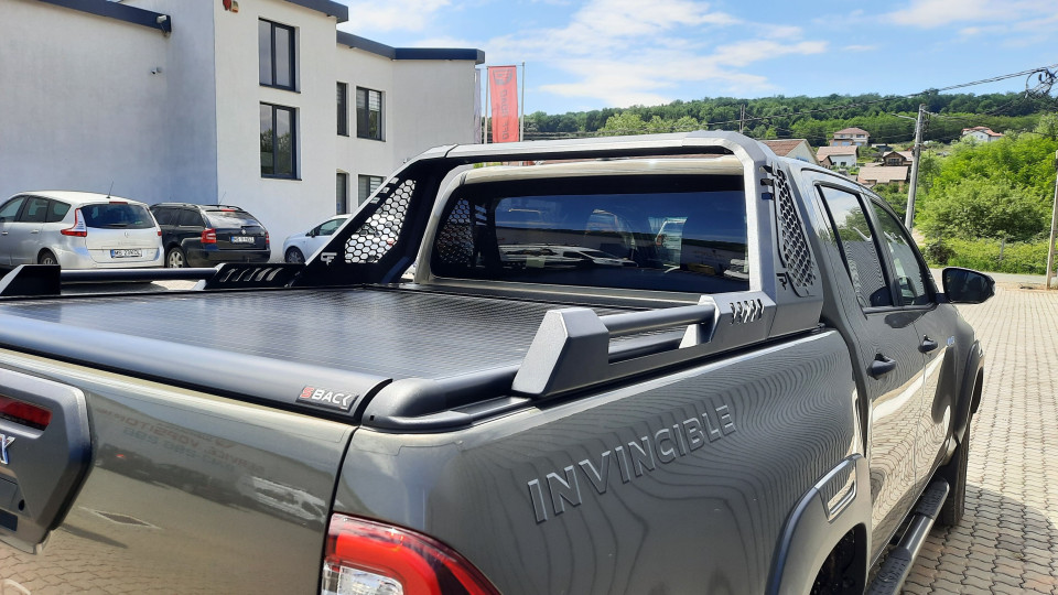 Bukócső és bukócső felszerelése a Toyota Hilux 2023-ra