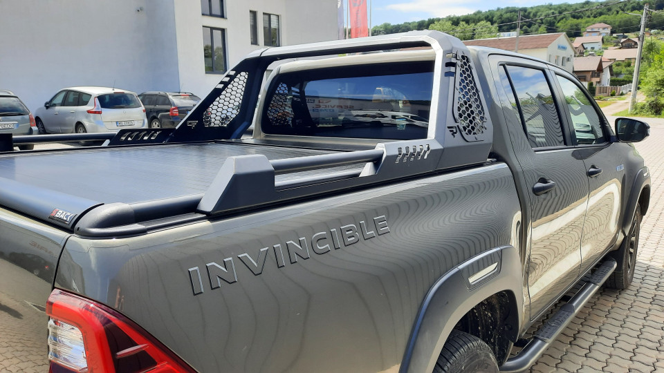 Bukócső és bukócső felszerelése a Toyota Hilux 2023-ra