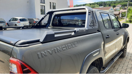 Bukócső és bukócső felszerelése a Toyota Hilux 2023-ra