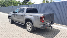A lökhárító görgő, a platóbélés és az oldalküszöb felszerelése a Volkswagen Amarok 2024-re 2