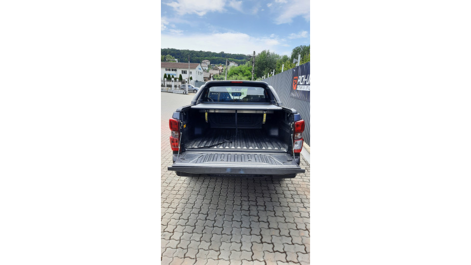 Montage Laderaum-Rollo und Überrollbügel auf Isuzu D-Max 2023