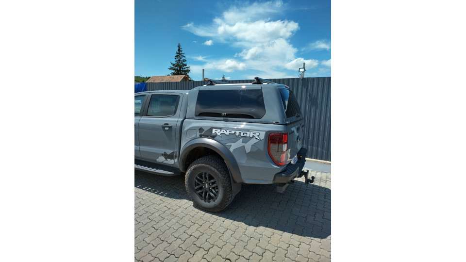 Keménytetős telepítés a 2021-es Ford Ranger Raptorra