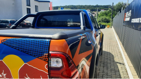 Montage Laderaum-Rollo und Überrollbügel auf Toyota Hilux 2020